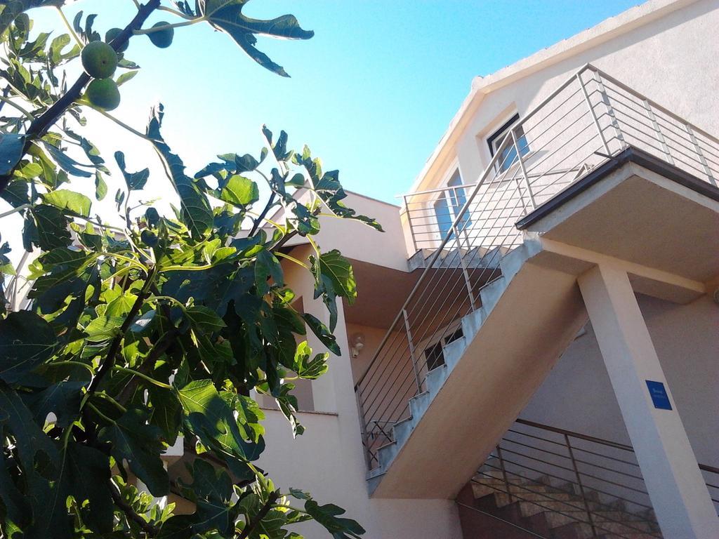 Apartments Jadranica 穆泰尔岛 外观 照片